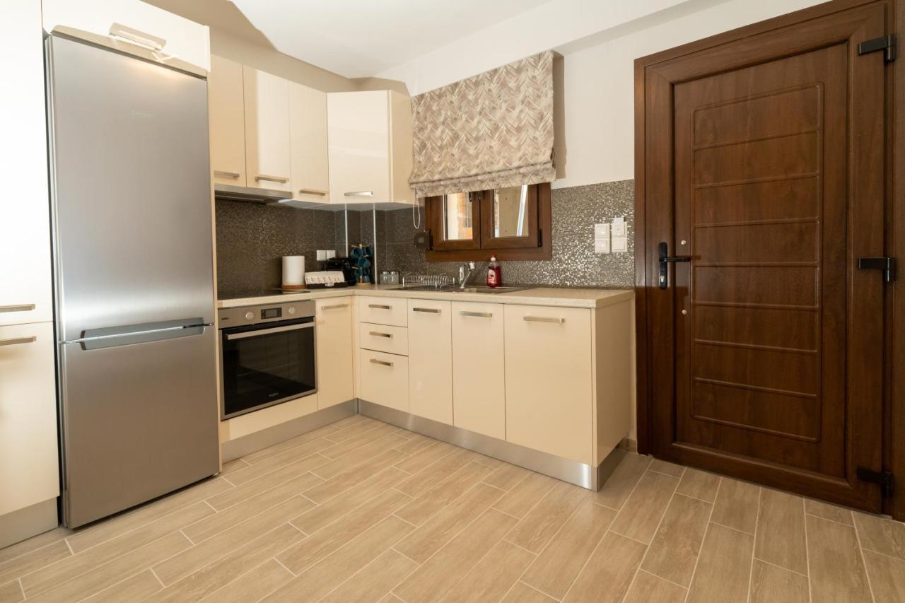 Comfy & Stylish Apt In Ioanninaアパートメント エクステリア 写真