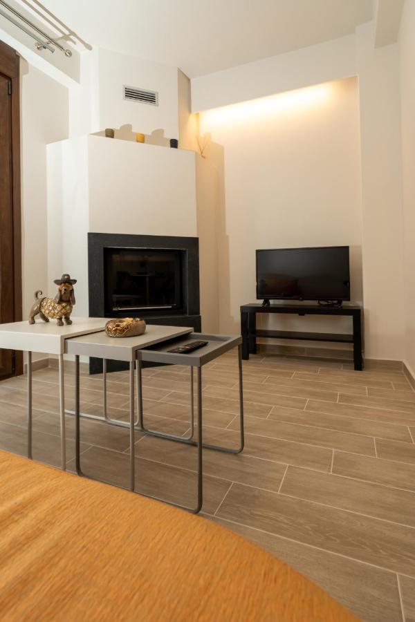 Comfy & Stylish Apt In Ioanninaアパートメント エクステリア 写真