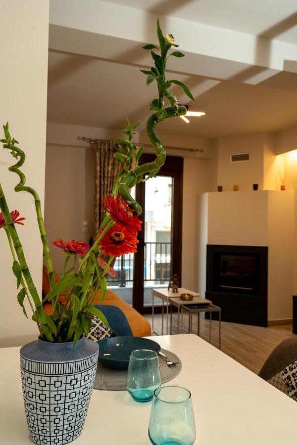 Comfy & Stylish Apt In Ioanninaアパートメント エクステリア 写真