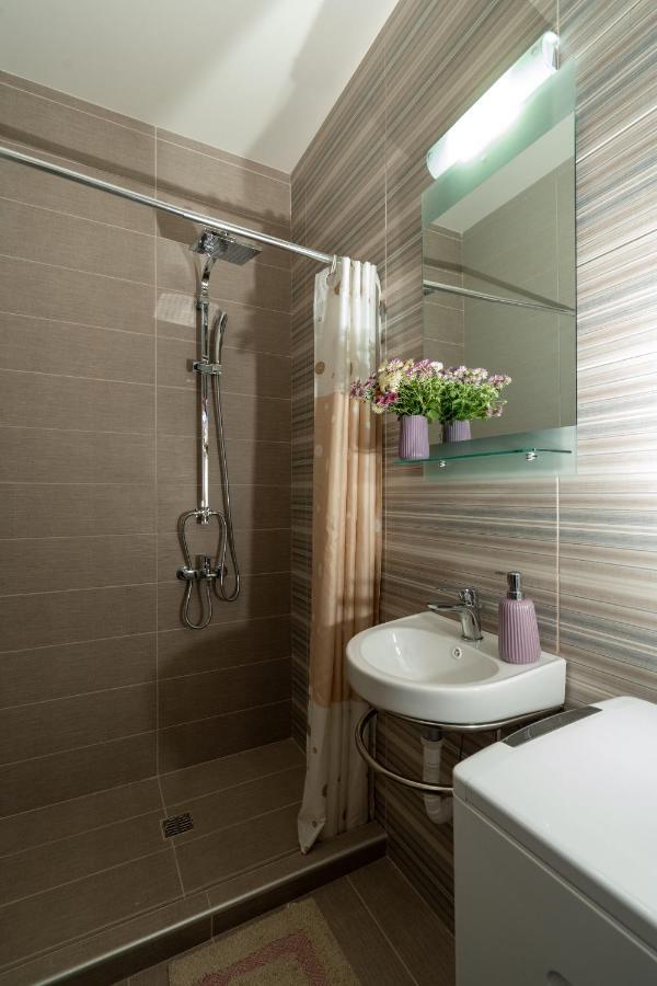 Comfy & Stylish Apt In Ioanninaアパートメント エクステリア 写真